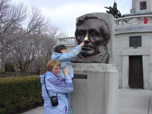 Rubbing Lincoln's nose for good luck